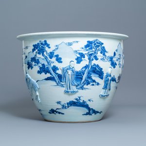 Une grande jardinière en porcelaine de Chine en bleu et blanc à décor en relief, Kangxi — photo 3