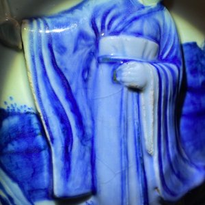 Une grande jardinière en porcelaine de Chine en bleu et blanc à décor en relief, Kangxi — photo 55