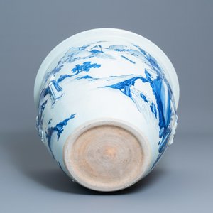 Une grande jardinière en porcelaine de Chine en bleu et blanc à décor en relief, Kangxi — photo 6