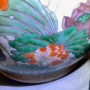 Une grande jardinière et un vase de forme rouleau en porcelaine de Chine famille verte, 19ème — photo 25