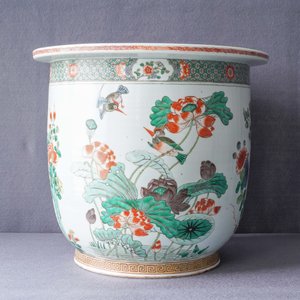 Une grande jardinière et un vase de forme rouleau en porcelaine de Chine famille verte, 19ème — photo 9