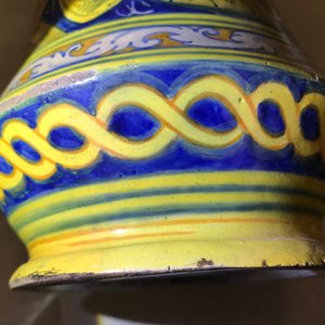Une grande paire d'albarelli en majolique italienne, Palerme, atelier de Lazzaro, vers 1600 — photo 17