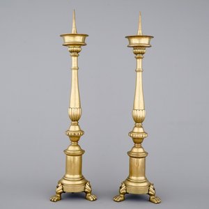 Une grande paire de bougeoirs en bronze de Venise, 17/18ème siècle — photo 1