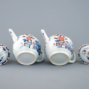 Une grande paire de théières en porcelaine de Chine de style Imari, Qianlong, 18ème — photo 6