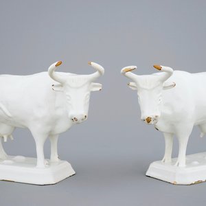 Une grande paire de vaches en blanc de Delft, 18ème — photo 1