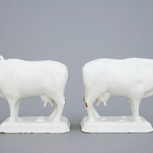 Une grande paire de vaches en blanc de Delft, 18ème — photo 3