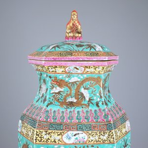 Une grande paire de vases hexagonaux en porcelaine de Chine à décor de dragons sur un fond turquoise, 19ème — photo 4