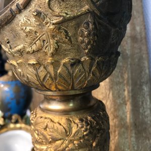 Une grande paire de verseuses et une jardinière en porcelaine de Sèvres aux montures en bronze doré, France, 19ème — photo 36