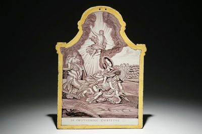Une grande plaque à décor de La Résurrection en faïence d'Utrecht en jaune et manganèse, vers 1810