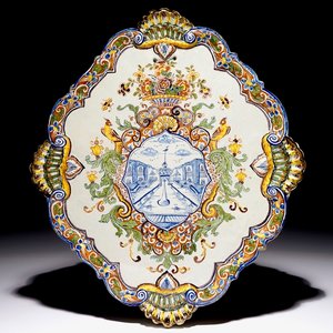 Une grande plaque en faïence de Delft polychrome, 18ème — photo 1