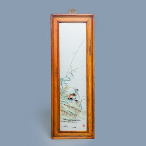 Une grande plaque en porcelaine de Chine à décor de canards, marquée, République — photo 1
