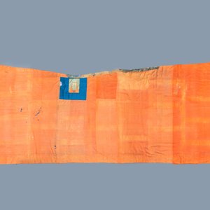 Une grande robe de prêtre de type 'kesa' en soie brodée armoriée pour le clan 'Aizu Matsudaira', Japon, Edo, 18/19ème — photo 2