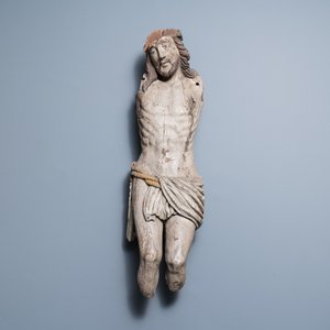 Une grande statue de Christ en chêne sculpté et polychromé, 1ère moitié du 16ème — photo 1