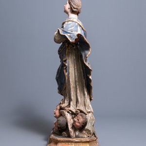 Une grande statue de la Vierge de l’Assomption en bois sculpté, polychromé et doré aux yeux en verre, Italie, 17ème — photo 5