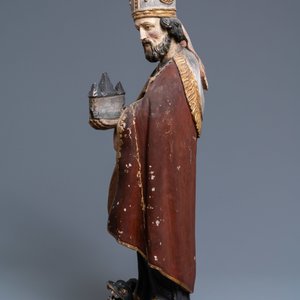 Une grande statue de Saint Amand en bois sculpté et polychromé, 17ème — photo 5