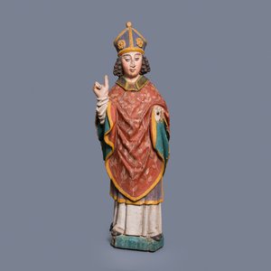 Une grande statue d'un évêque en chêne sculpté et polychromé, 16ème — photo 1