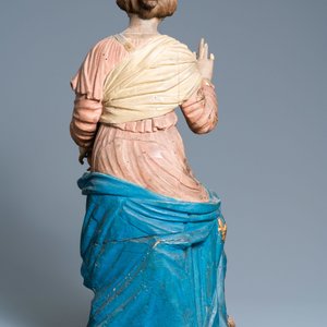 Une grande statue d'une Vierge à l’enfant en bois sculpté et polychromé, 17ème — photo 4