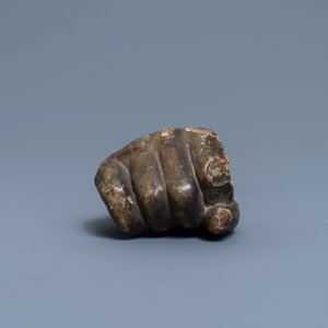 Une grande statue d'une Vierge à l’enfant en chêne sculpté et polychromé, 17ème — photo 9