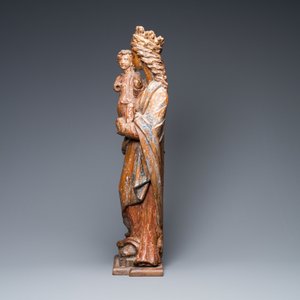 Une grande statue d'une Vierge à l'enfant en chêne sculpté, Flandres, 17ème — photo 2