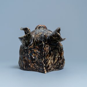 Une grande terrine en forme de tête de sanglier en faïence polychrome de Bruxelles, 18ème — photo 4