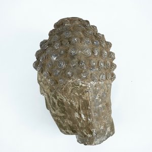 Une grande tête de Bouddha en pierre sculptée, Chine ou Tibet, poss. 16/17ème — photo 2