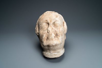 Une grande tête de prélat en marbre sculpté, Italie, 17ème
