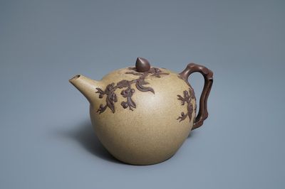 Une grande théière couverte en grès de Yixing, Chine, Kangxi