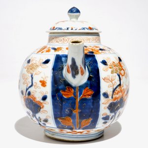 Une grande théière couverte en porcelaine de Chine de style Imari, Kangxi — photo 2