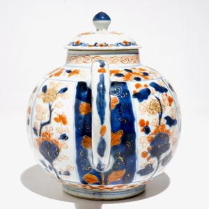 Une grande théière couverte en porcelaine de Chine de style Imari, Kangxi — photo 4