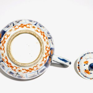 Une grande théière couverte en porcelaine de Chine de style Imari, Kangxi — photo 6