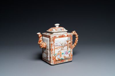 Une grande théière couverte en porcelaine de Chine famille rose à décor mandarin, Qianlong