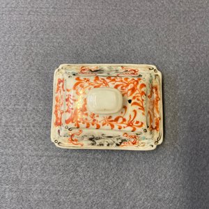 Une grande théière couverte en porcelaine de Chine famille rose à décor mandarin, Qianlong — photo 17