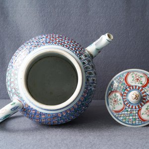 Une grande théière couverte en porcelaine de Chine wucai, époque Transition ou Kangxi — photo 14