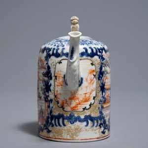 Une grande théière en porcelaine de Chine famille rose à décor mandarin, Qianlong — photo 3