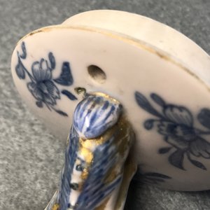 Une grande théière en porcelaine de Chine famille rose à décor mandarin, Qianlong — photo 8