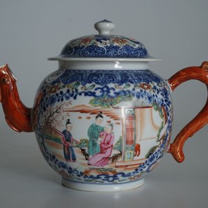 Une grande théière en porcelaine de Chine famille rose à décor mandarin, Qianlong — photo 8