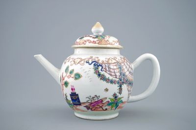 Une grande théière en porcelaine de Chine famille rose à décor "Pigeon de Valentin", Qianlong, 18ème