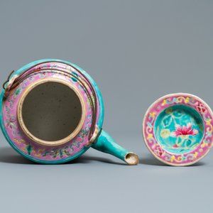 Une grande théière en porcelaine de Chine famille rose à fond turquoise pour le marché Straits ou Peranakan, 19ème — photo 6
