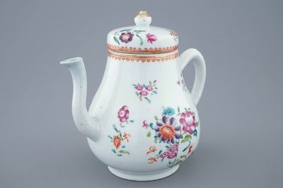 Une grande théière en porcelaine de Chine famille rose, Qianlong, 18ème