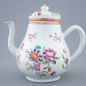 Une grande théière en porcelaine de Chine famille rose, Qianlong, 18ème — photo 2