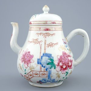 Une grande théière en porcelaine de Chine famille rose, Yongzheng/Qianlong — photo 2