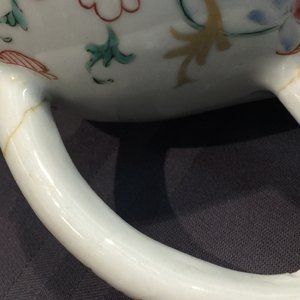 Une grande théière en porcelaine de Chine famille rose, Yongzheng/Qianlong — photo 9