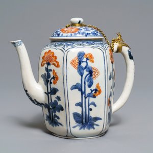 Une grande théière en porcelaine de Japon à décor en bleu, blanc, rouge de fer et doré, Edo, 17ème — photo 7