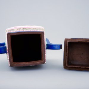 Une grande théière et son couvercle en grès émaillé de Yixing, Chine, 19ème — photo 6