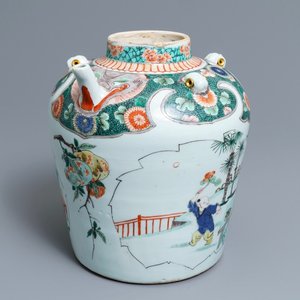 Une grande théière ou verseuse en porcelaine de Chine famille verte, Kangxi — photo 1