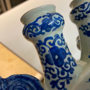 Une grande tulipière en forme d'éventail en faïence de Delft en bleu et blanc, 17/18ème — photo 11