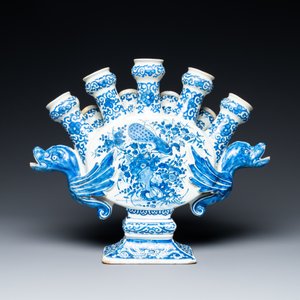 Une grande tulipière en forme d'éventail en faïence de Delft en bleu et blanc, 17/18ème — photo 4