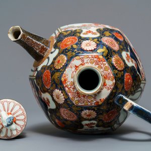 Une grande verseuse couverte en porcelaine Imari de Japon, Edo, 17ème — photo 6