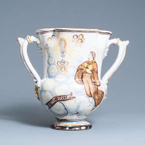 Une grande verseuse de pharmacie quadrilobée en faïence polychrome, Italie, datée 1840 — photo 2