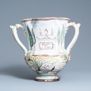 Une grande verseuse de pharmacie quadrilobée en faïence polychrome, Italie, datée 1840 — photo 4